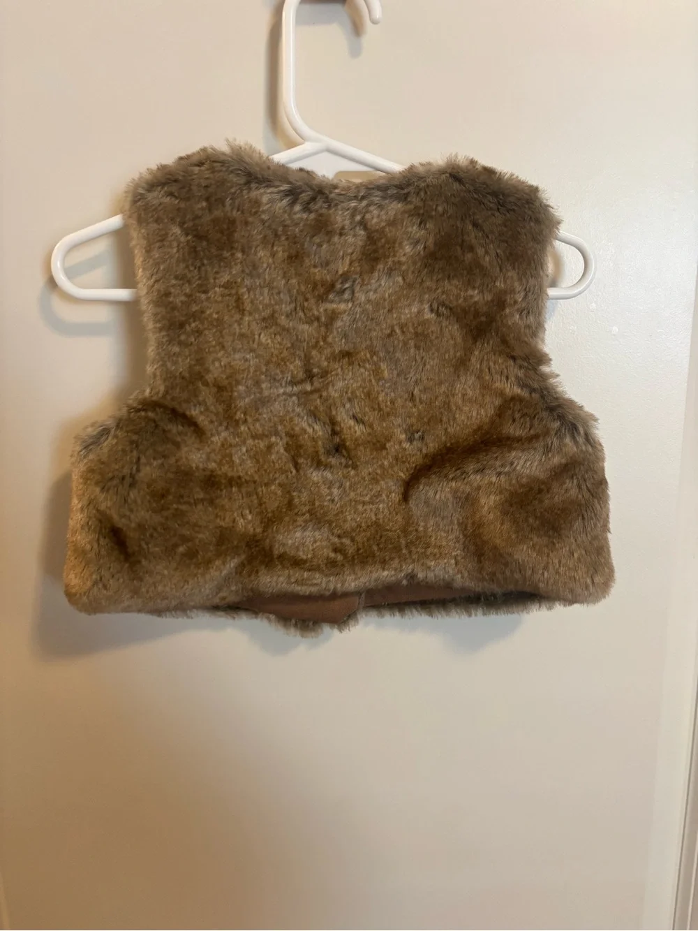Old Navy 18-24 Months Faux Fur Girl Vest Glam Button Style Dress Up Fall Winter